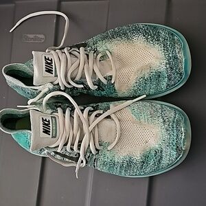 Nike free flyknit   mens running sneakers size 10  teal, grey and white
